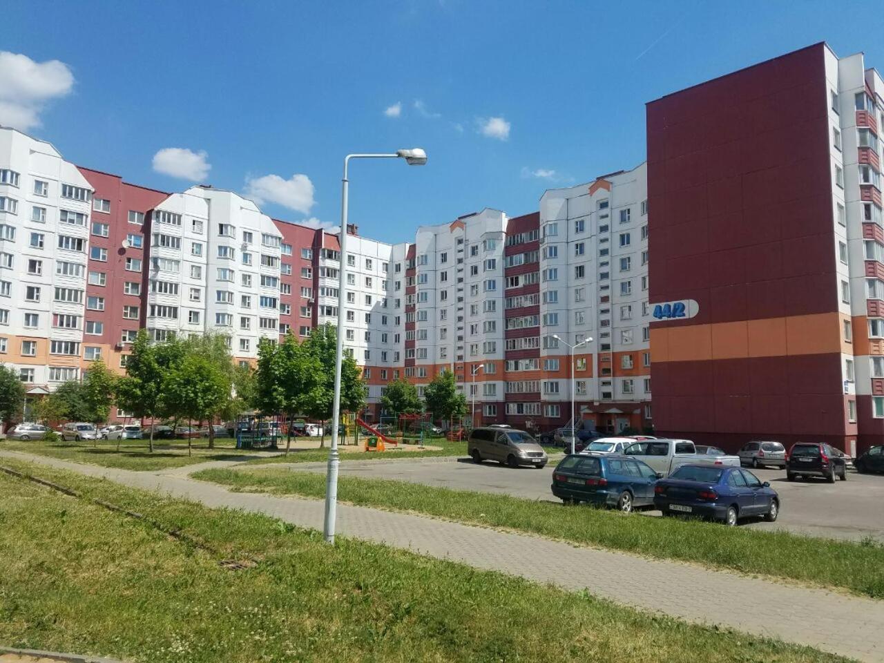 Apartment On Metro Mihalova Minsk Exterior foto