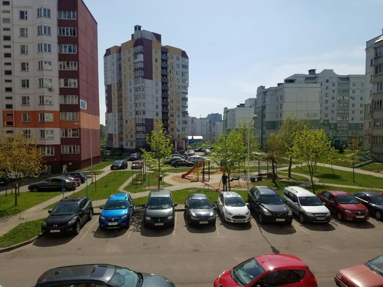 Apartment On Metro Mihalova Minsk Exterior foto