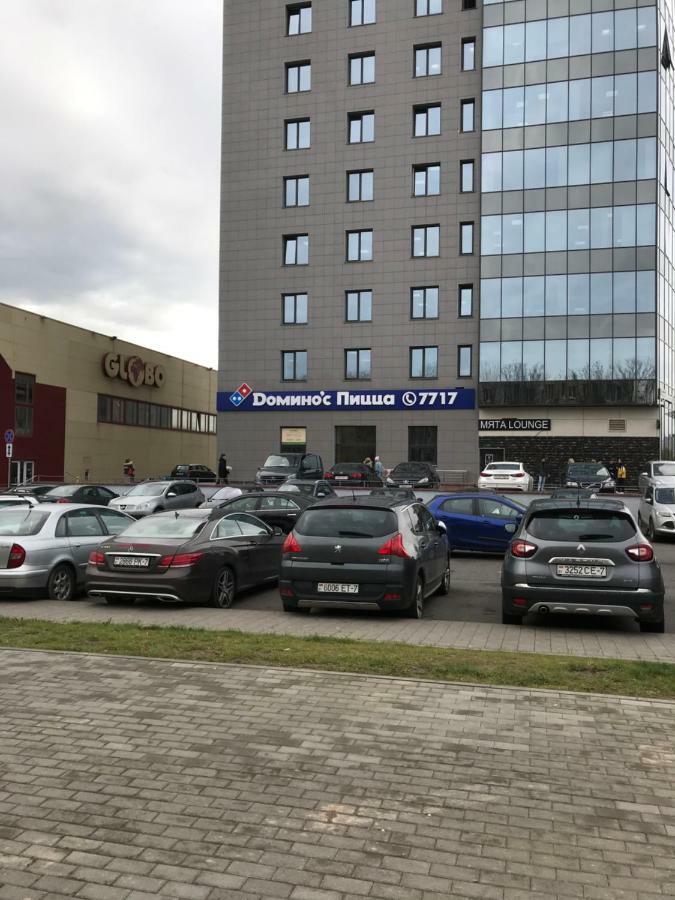 Apartment On Metro Mihalova Minsk Exterior foto