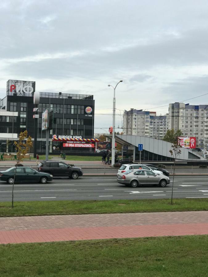 Apartment On Metro Mihalova Minsk Exterior foto